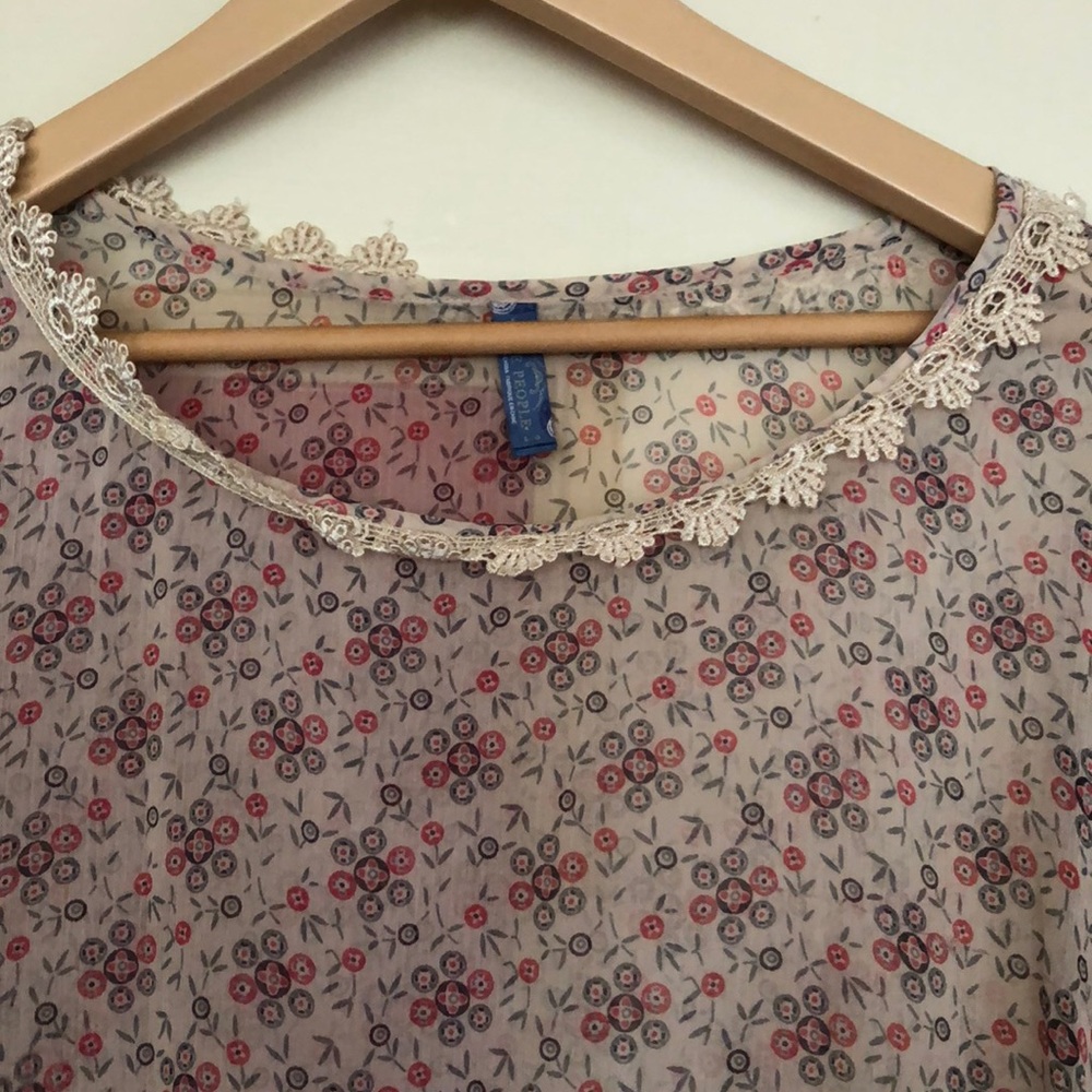 Petty patterned blouse - Picture 3 of 6